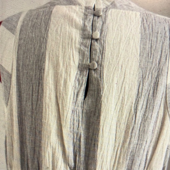 Elegant Gray Striped Dress - Picture 3 of 4